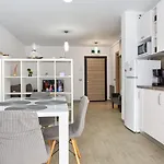 Iris Alessi Pool & Appartement Năvodari