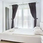 Iris Alessi Pool & Appartement Năvodari