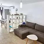 Iris Alessi Pool & Appartement