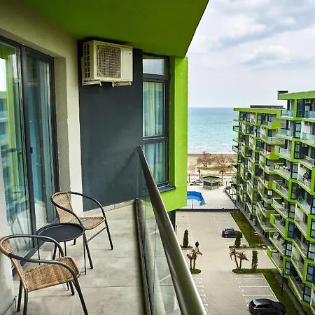 Iris Alessi Pool & Apartment