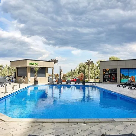Iris Alessi Pool & Apartment