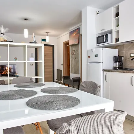 Iris Alessi Pool & Apartment *