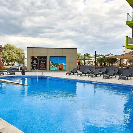 Iris By Alz Apartment