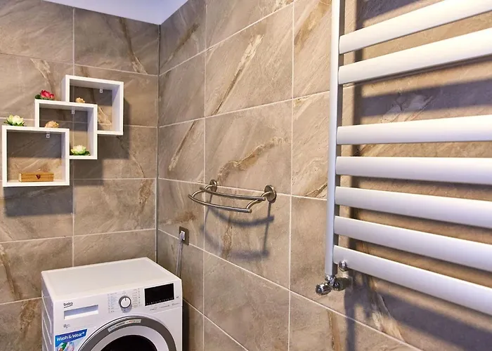 Iris By Alz * Năvodari